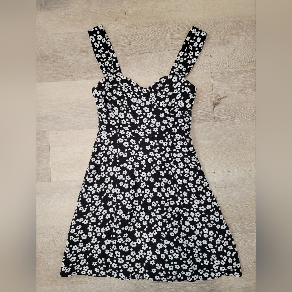 GAP Black and White Floral A-Line Mini Dress with Sweetheart Neckline